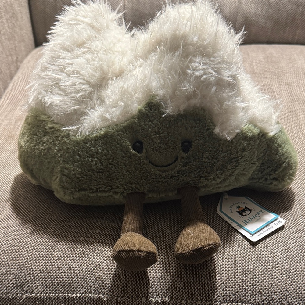 Jellycat NWT Mountain Amuseable